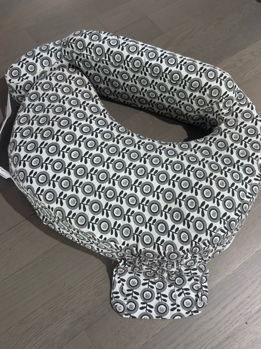 Breast Friend Nursing Pillow and Washable Cover